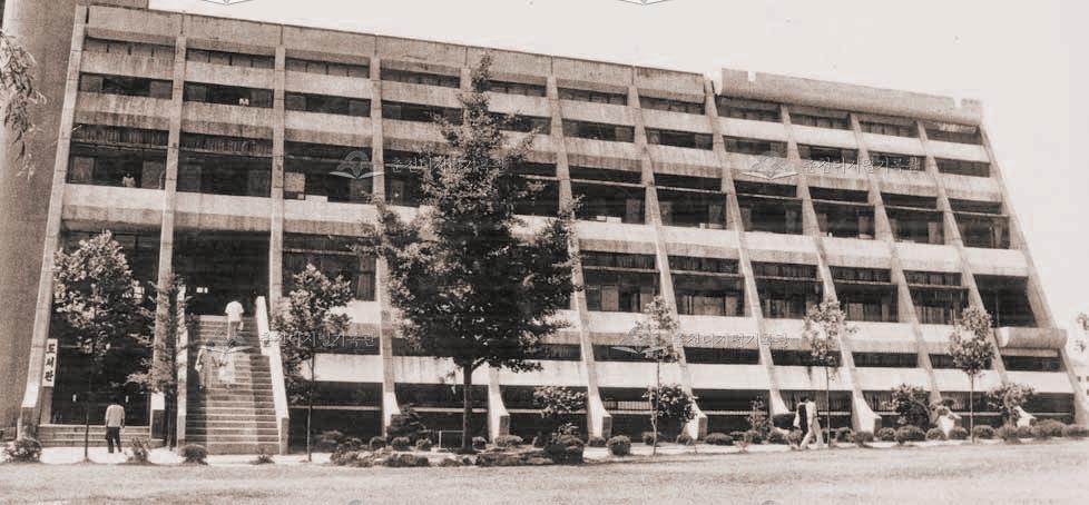 강원대학교 도서관 이미지