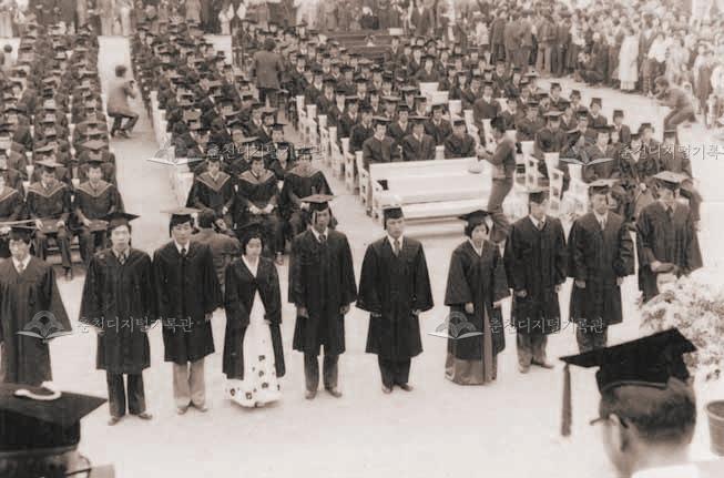 강원대학교 제24회 졸업식 이미지