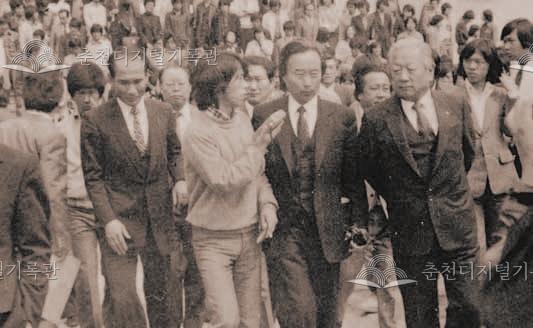 이규호 문교부장관 강원대학교 방문 이미지