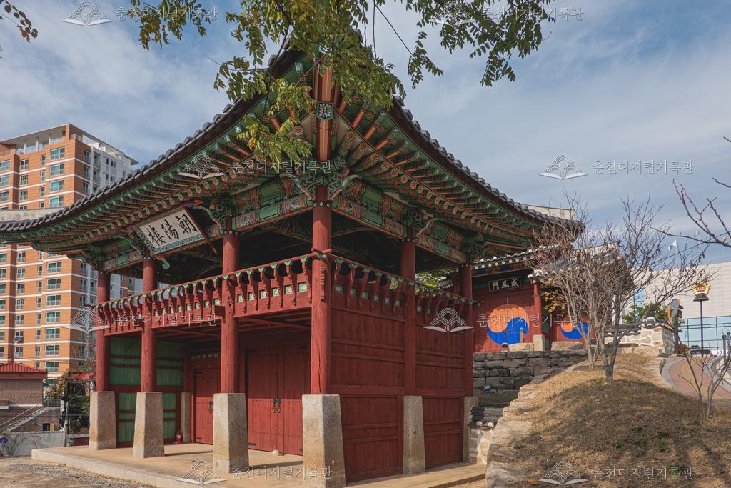 복원된 조양루와 위봉문 이미지