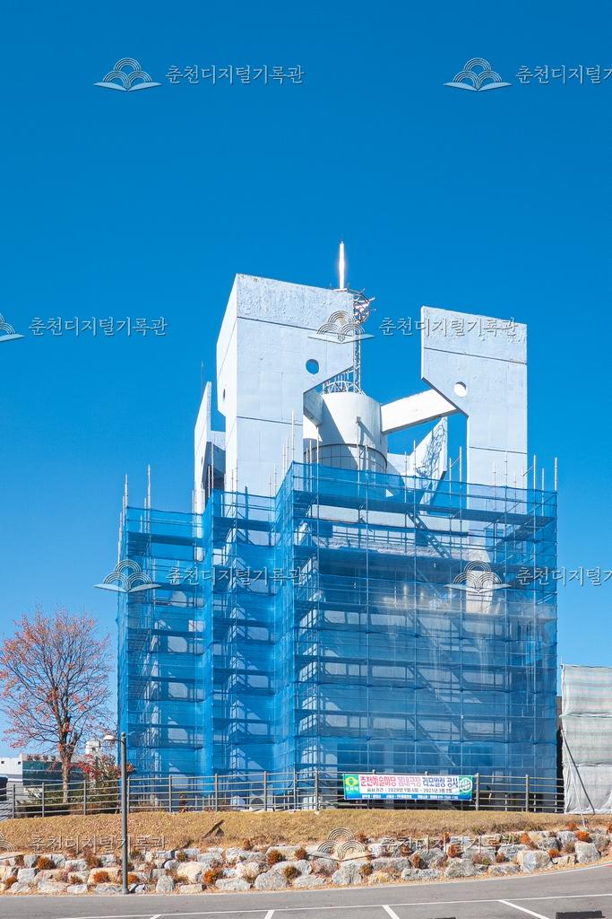 공사중인 봄내극장 이미지