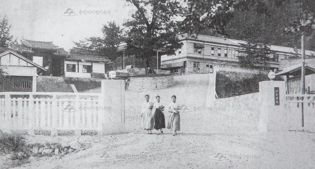 1940년대 강원도청과 위봉문 이미지