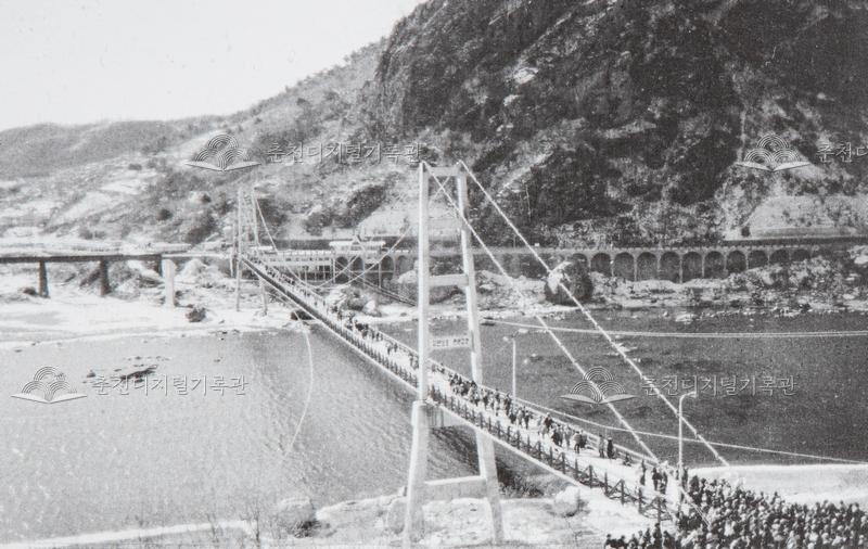 1970년대 강촌 출렁다리 이미지