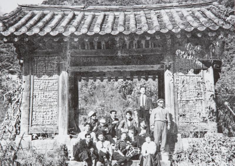 1960년대 청평사 회전문 이미지