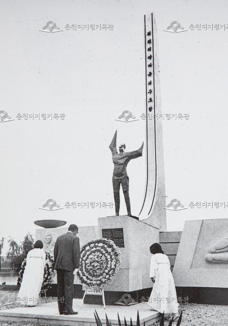 충혼탑 이미지