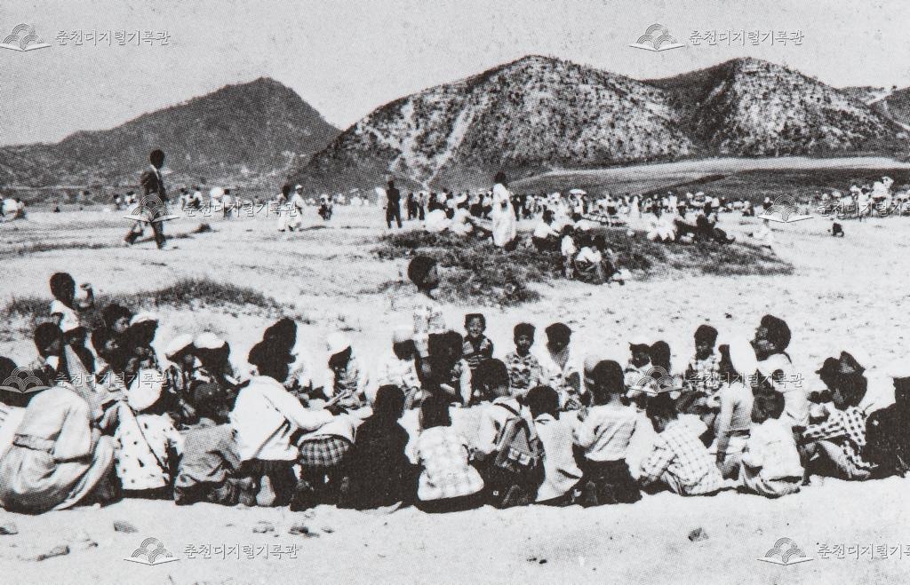 1960년대 강변 소풍 이미지