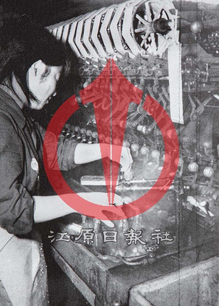 잠사공장에서 일을 하는 여공 이미지