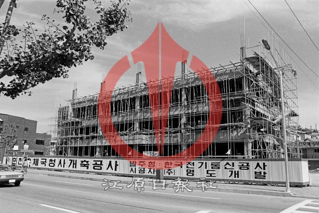 덕두원 3리 경춘국도 낙석사고로 차량통제 및 긴급 복구작업 이미지