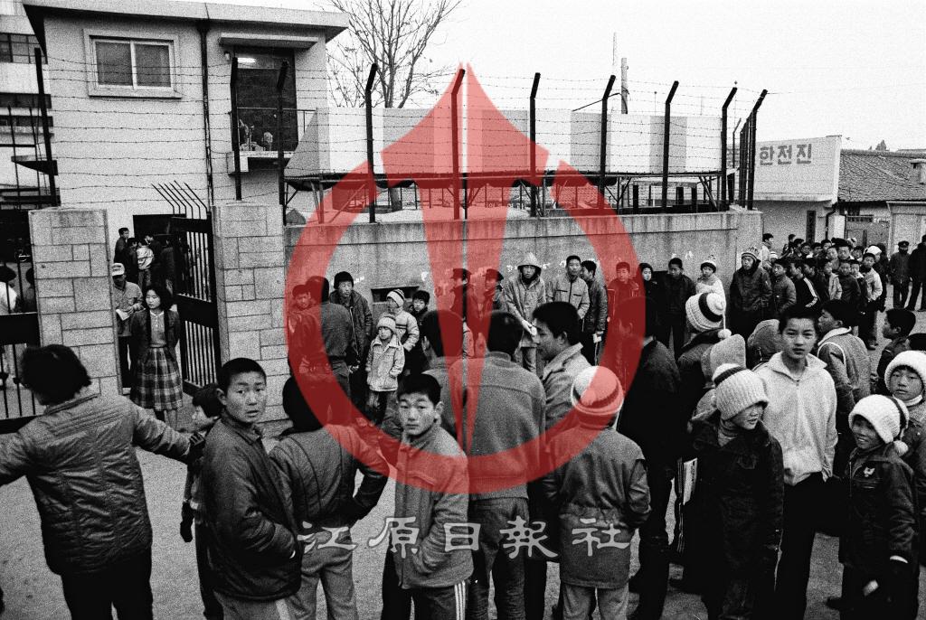 기념우표 구입 중고등학교생들 이미지