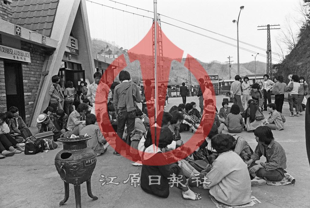강촌역 상춘인파 이미지