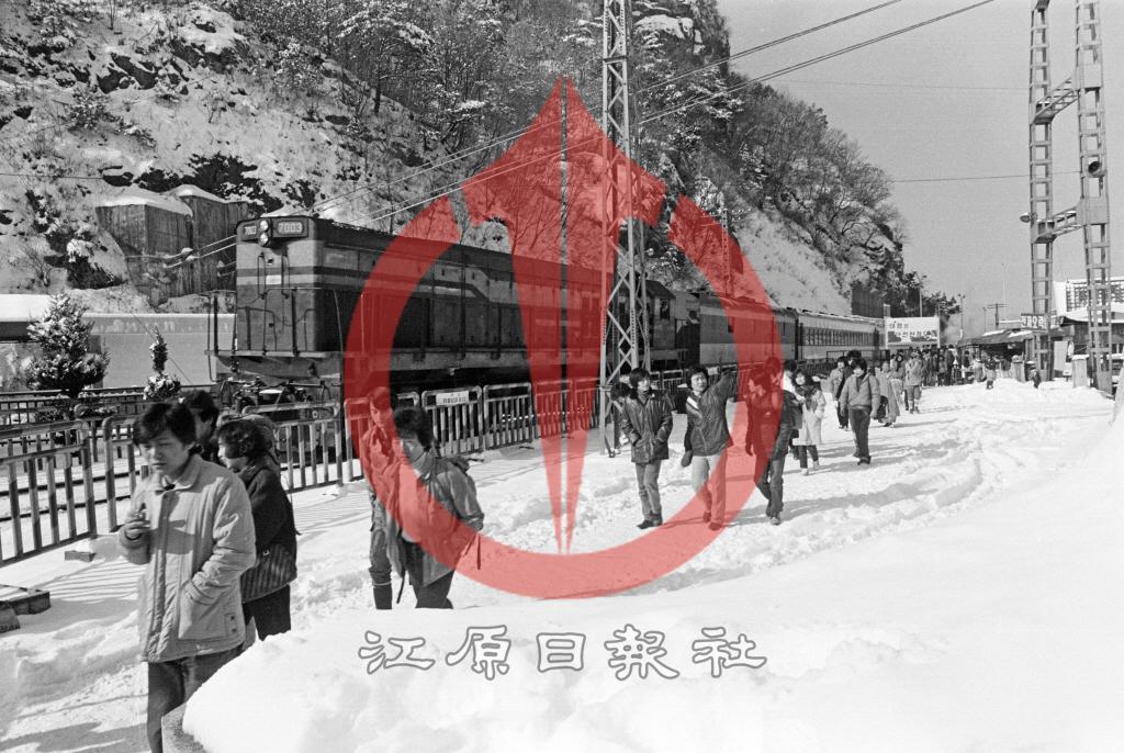 강촌역 찾은 겨울관광객 이미지