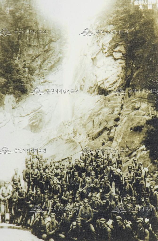 춘천공립농업학교 금강산 구룡폭포 탐승 기념사진 이미지