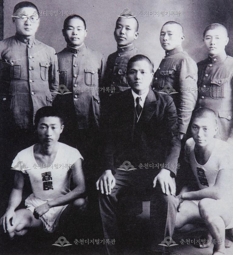 제1회 경춘간 역전 마라톤 대회 우승 촬영기념 이미지