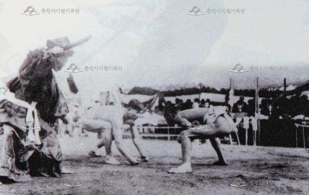 춘천공립농업학교 스모 시합 장면 이미지