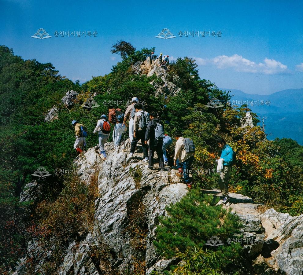 삼악산 정상의 등산로 이미지