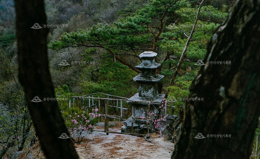 일명 공주탑이라 불리는 삼층석탑 이미지