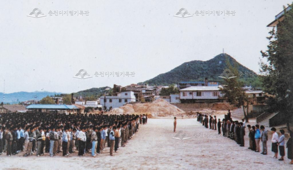 성수고등학교 조회 광경 이미지