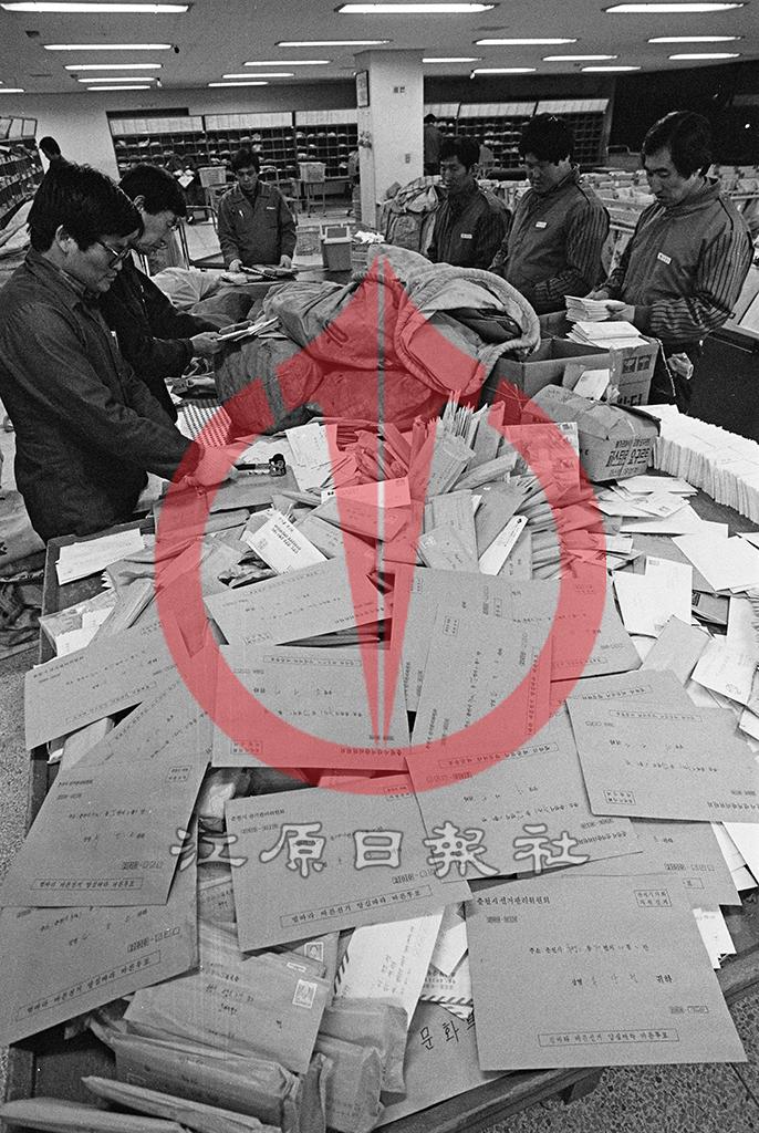 선거우편물 폭주 이미지