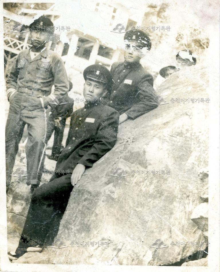 춘천고등학교 1950년대 학생 활동-등선폭포 입구 (1) 이미지