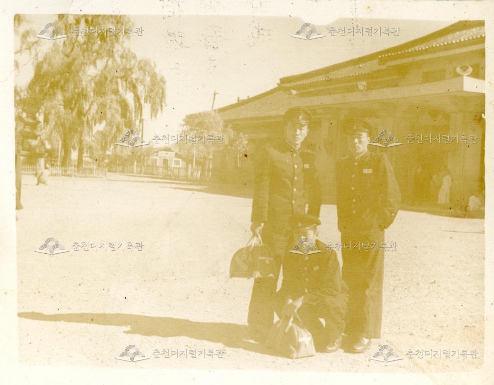 춘천고등학교 1950년대 학생 활동-경주역 앞 이미지