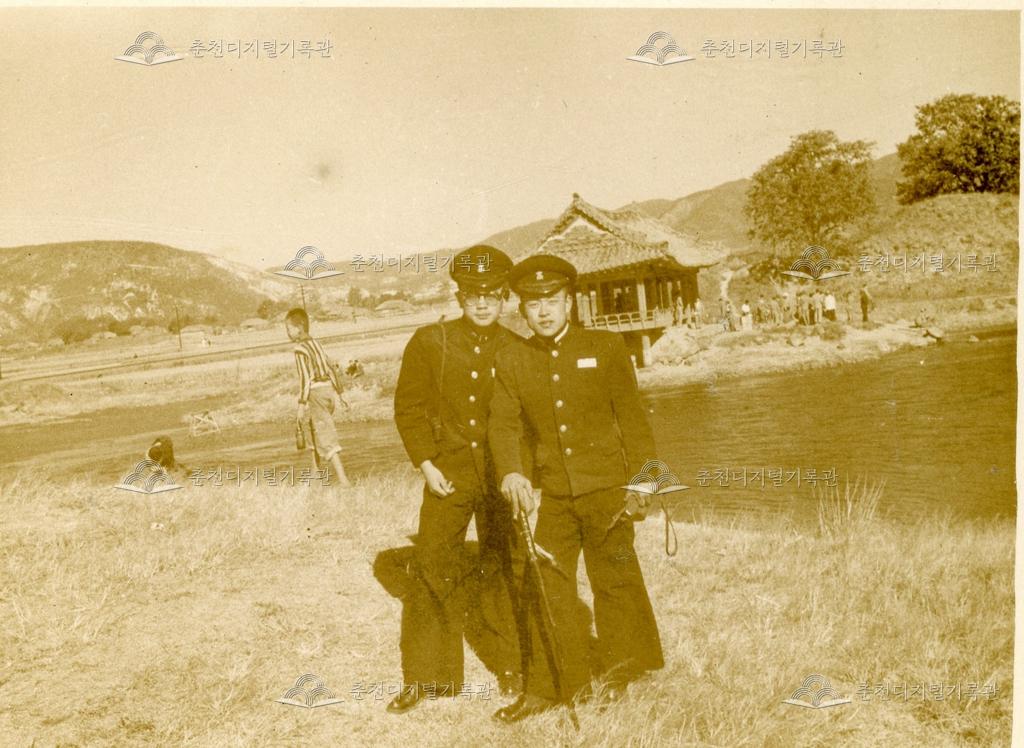 춘천고등학교 1950년대 학생 활동-경주 안압지 주변 이미지
