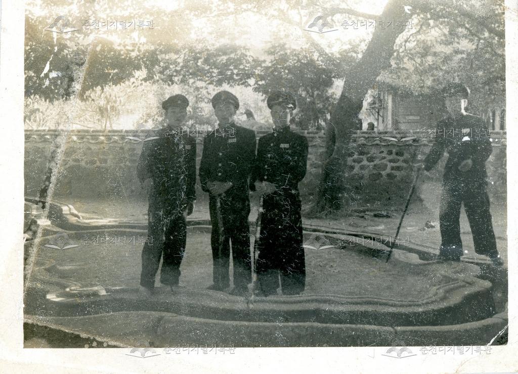 춘천고등학교 1950년대 학생 활동-경주 포석정 이미지