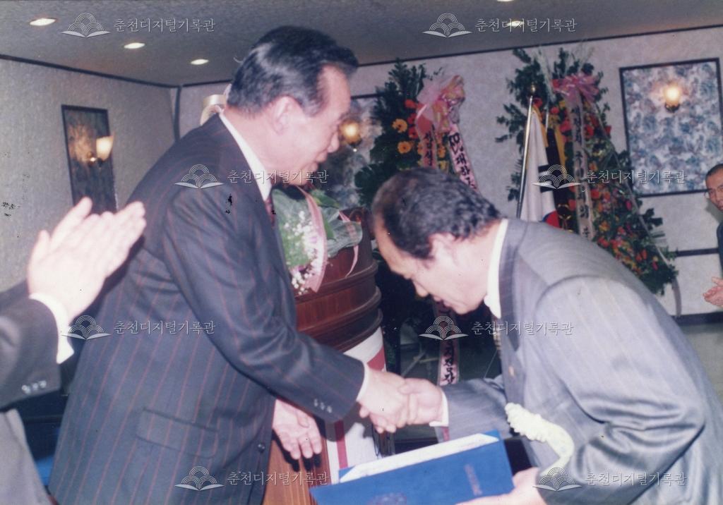 민주자유당 중앙당 상무위원장 임명장 수여 장면 이미지