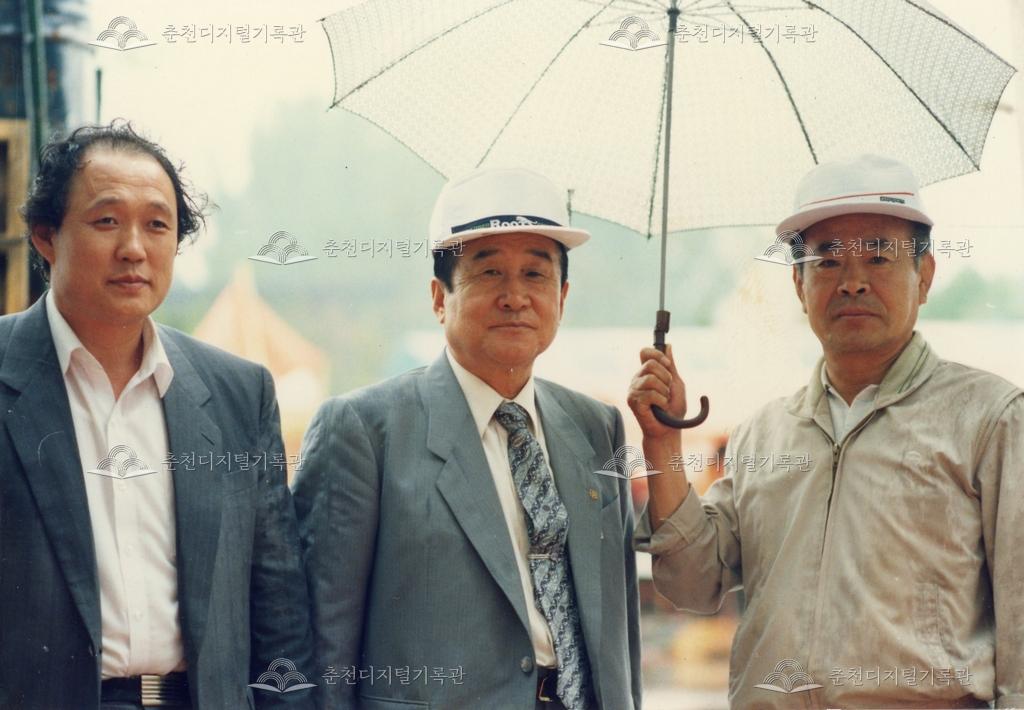 최광석 대한경신연합 강원도지회 회장과 춘천문화원장 기념 촬영 이미지