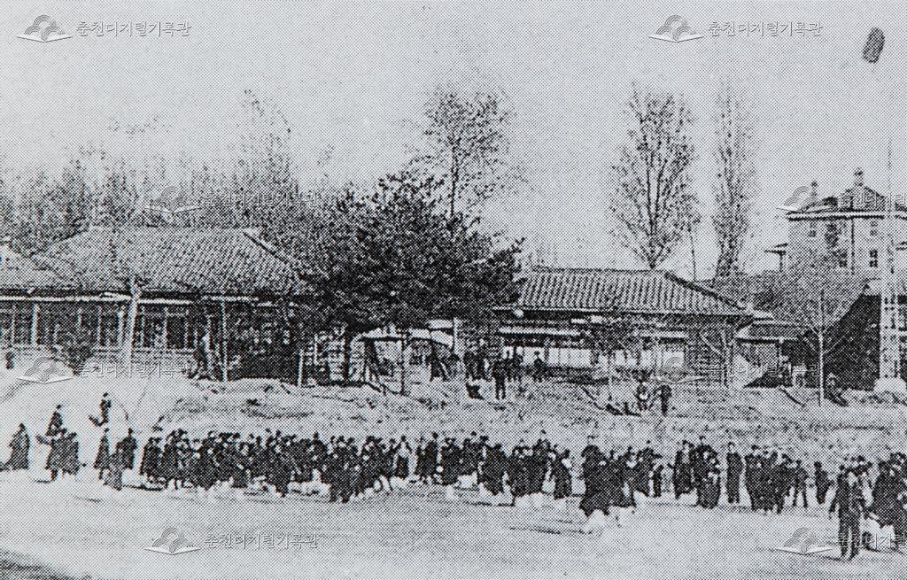 1923년 당시 단양대 시절의 춘천초등학교 전경(동북향) 이미지