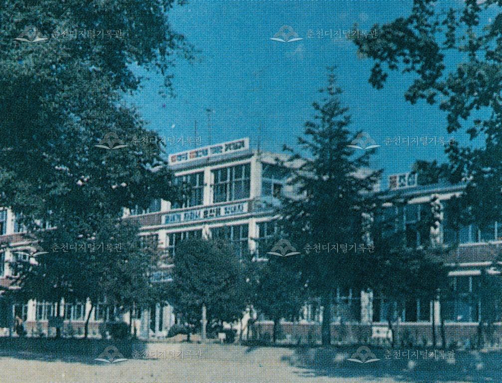 1973년 당시 춘천초등학교 본관 건물 이미지
