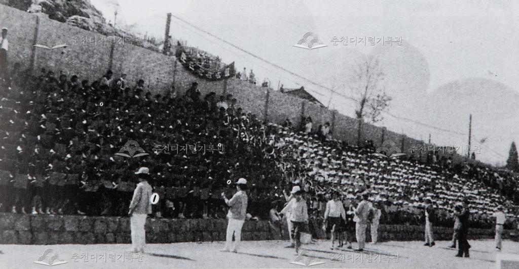 춘천초등학교 1971년 응원 모습 이미지
