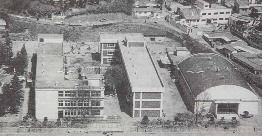 춘천초등학교 1990년 학교 전경 이미지