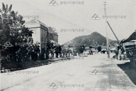 물산진열관 앞 광장 이미지