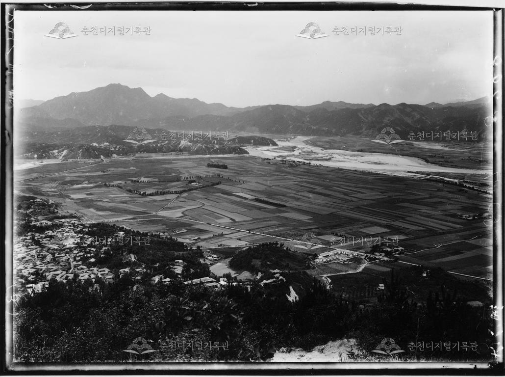 춘천 봉의산성에서 본 춘천읍 전경원판번호 190003 이미지