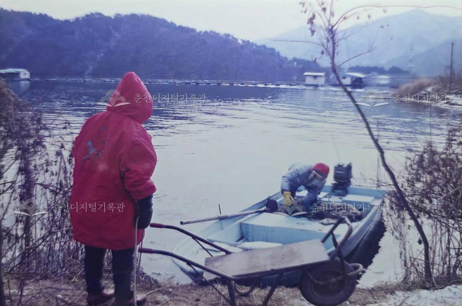 1980년대 춘천호 어업계 내수면 조업 모습 이미지