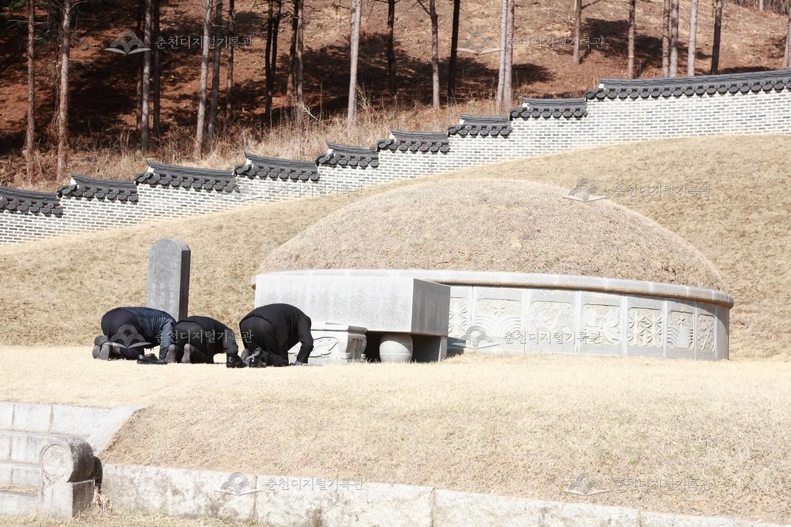 제27회 의암제 의암 류인석 묘역 앞 모습 이미지