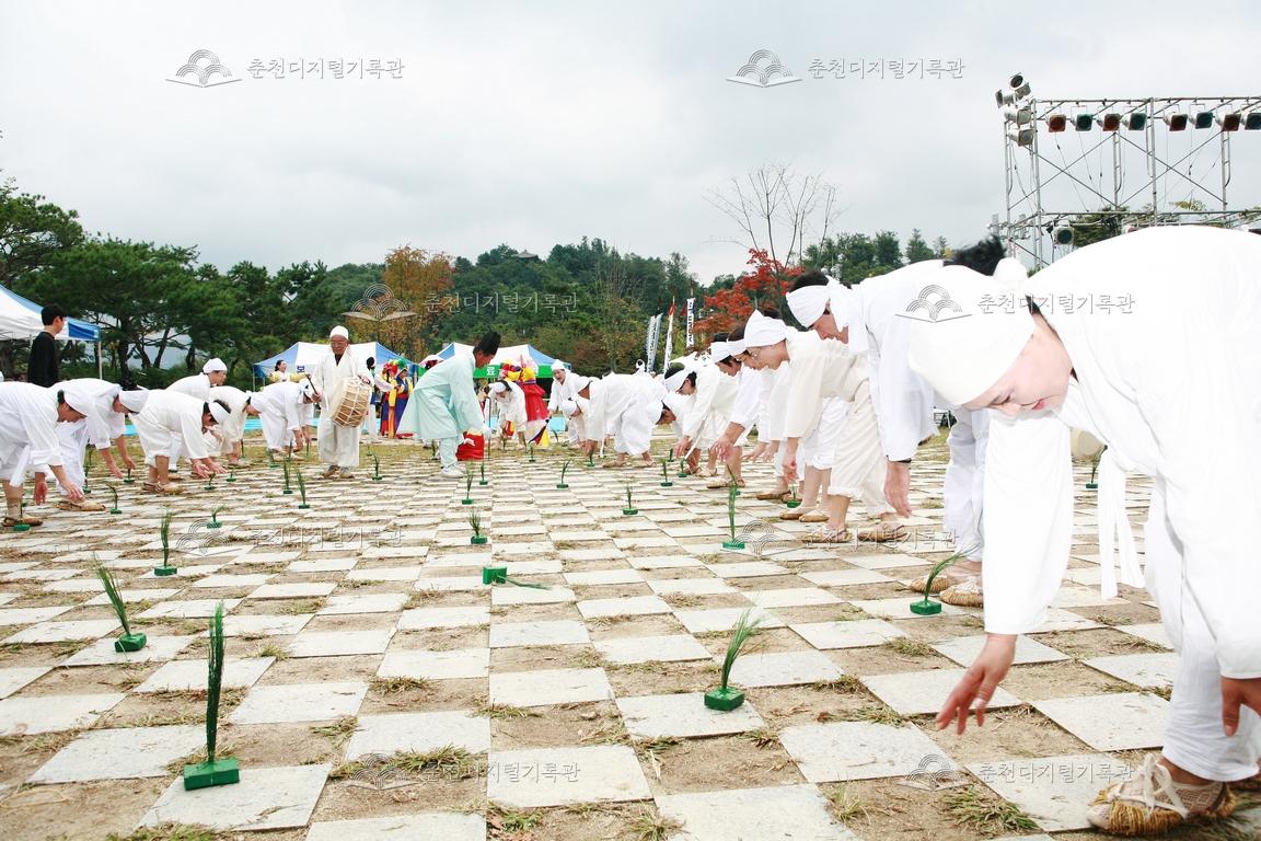 제32회 소양강문화제 모내기 체험 행사 이미지