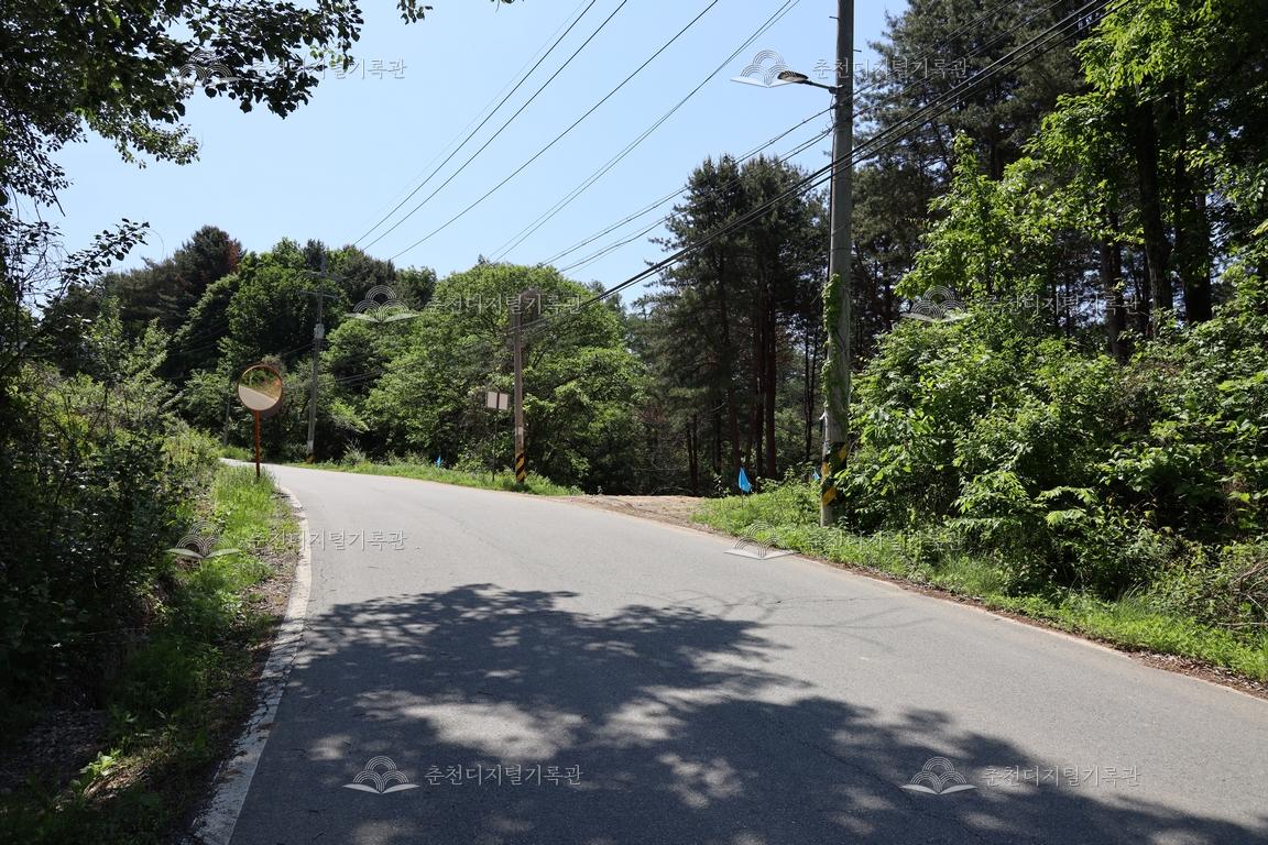 이서구 묘역 진입로 전경_강촌레저타운 상향 방면 이미지