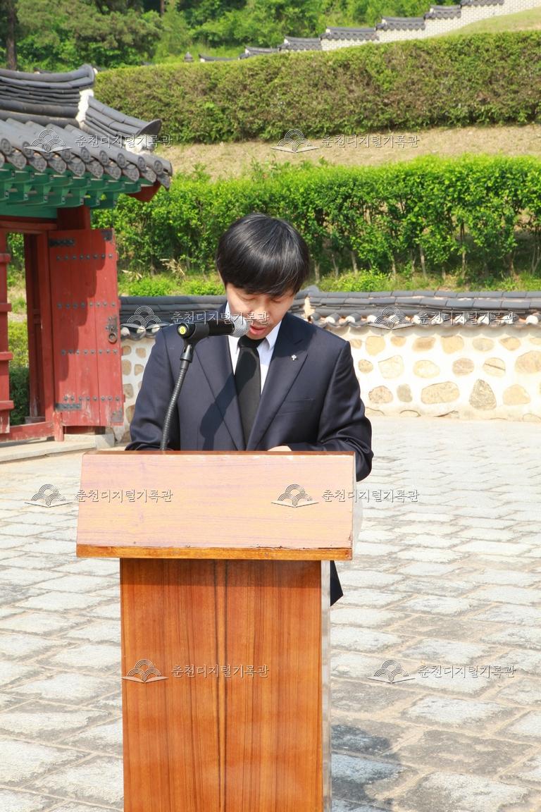 제30회 의암제에서 사회를 보는 허준구 춘천문화원 사무국장 이미지