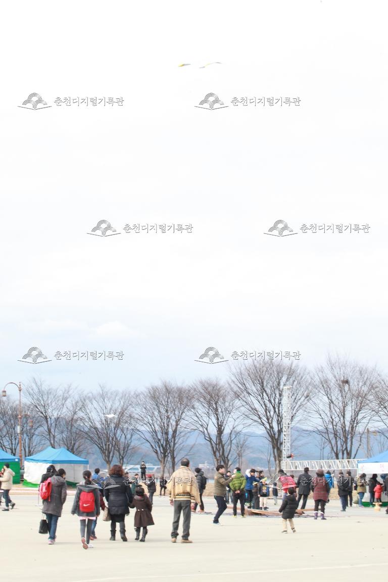 2014 정월대보름 달맞이 축제 민속놀이_널뛰기 체험 이미지