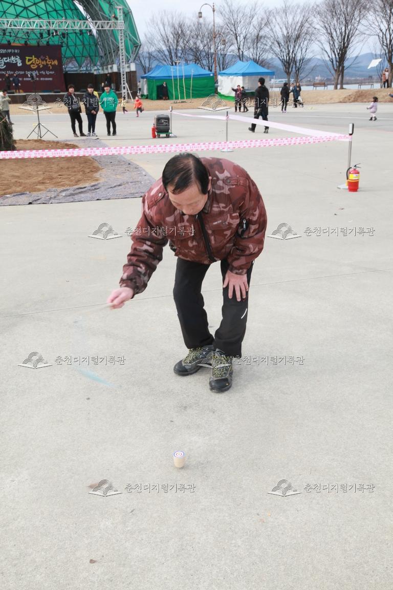 2014 정월대보름 달맞이 축제 민속놀이_팽이치기체험 이미지