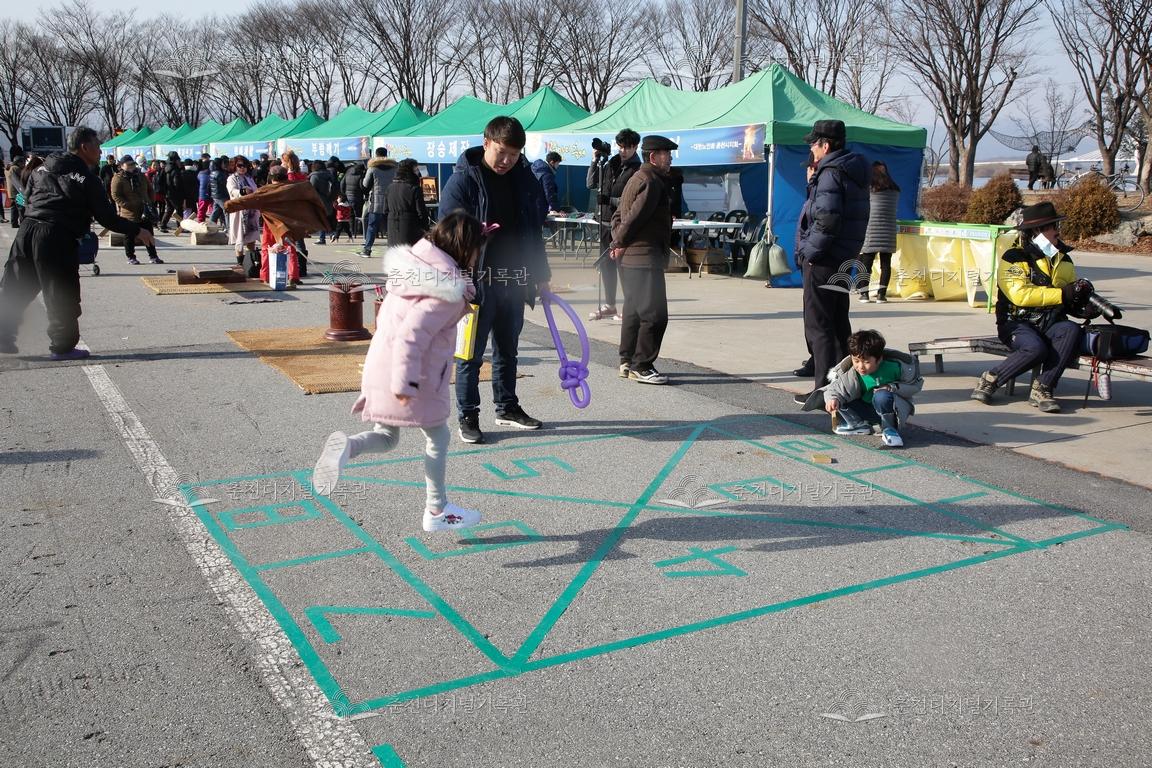2018 정월대보름 달맞이축제 민속놀이_사방치기 체험 이미지