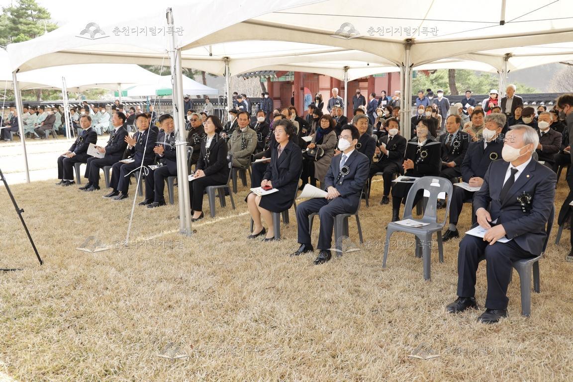 제39회 의암제 의열사 내부 내빈의 모습 이미지