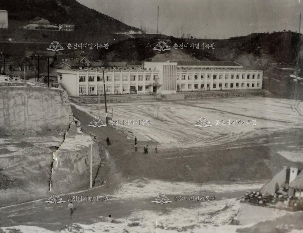 강원중학교 교사 준공 이미지