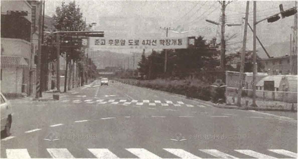 미군부대에서 춘천고 후문을 지나는 도로 이미지