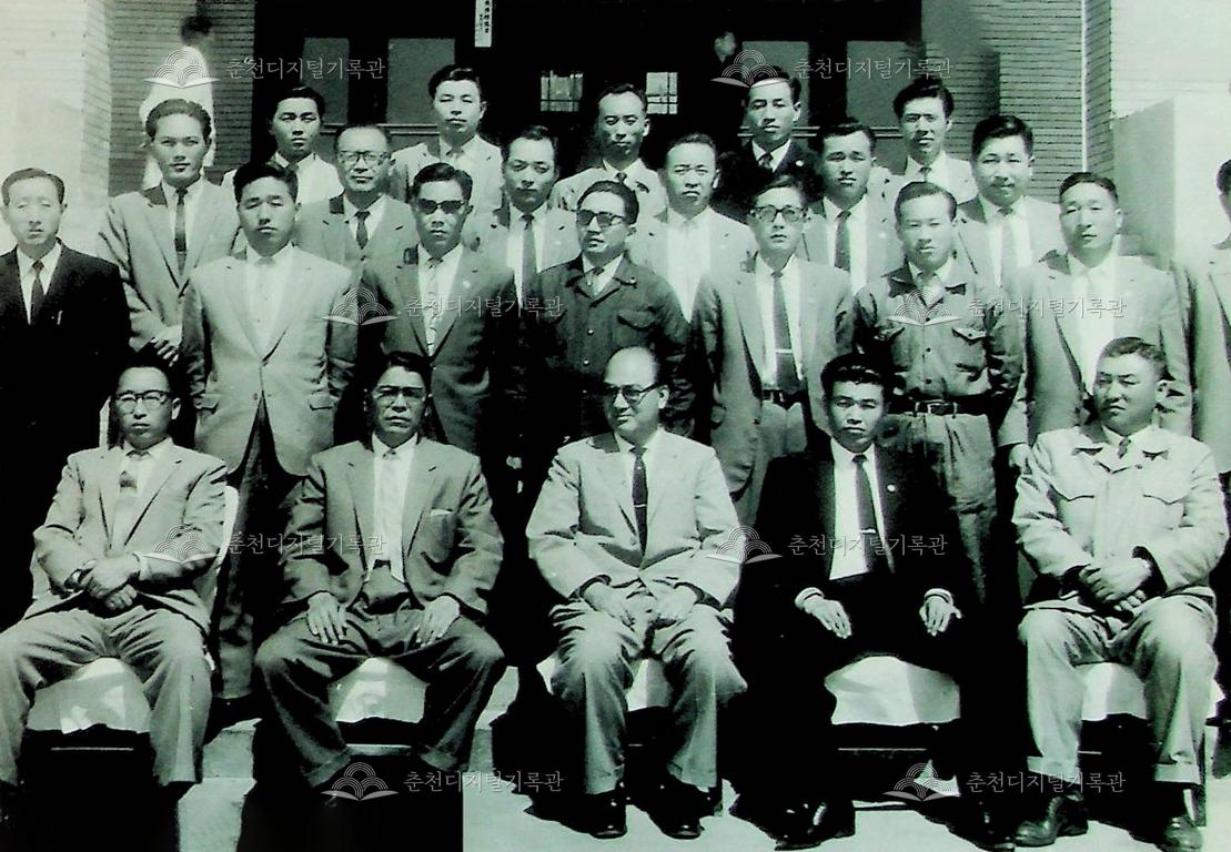 제2대 춘천시의회 의원 및 시장 간부 일동 이미지