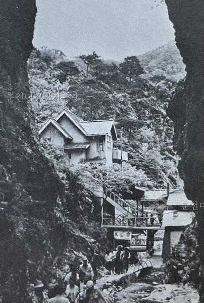 1970년대 삼악산 등선폭포 입구 이미지