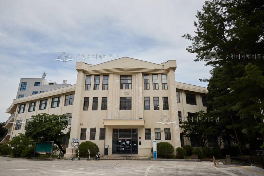 강원대학교 사범대학 교육1호관(구 춘천농과대학 본관) 이미지