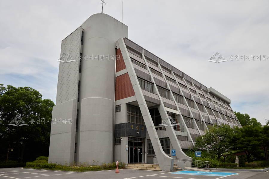 강원대학교 중앙박물관(구 도서관) 이미지