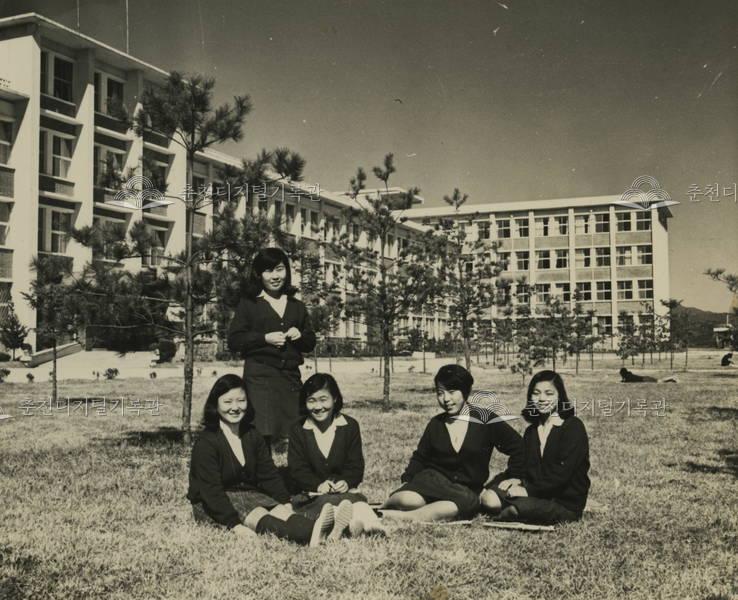 1960년대 성심여자대학 본관 앞 이미지